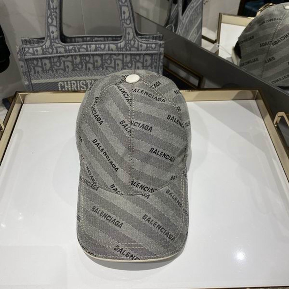 Ba*len*cia*ga hat